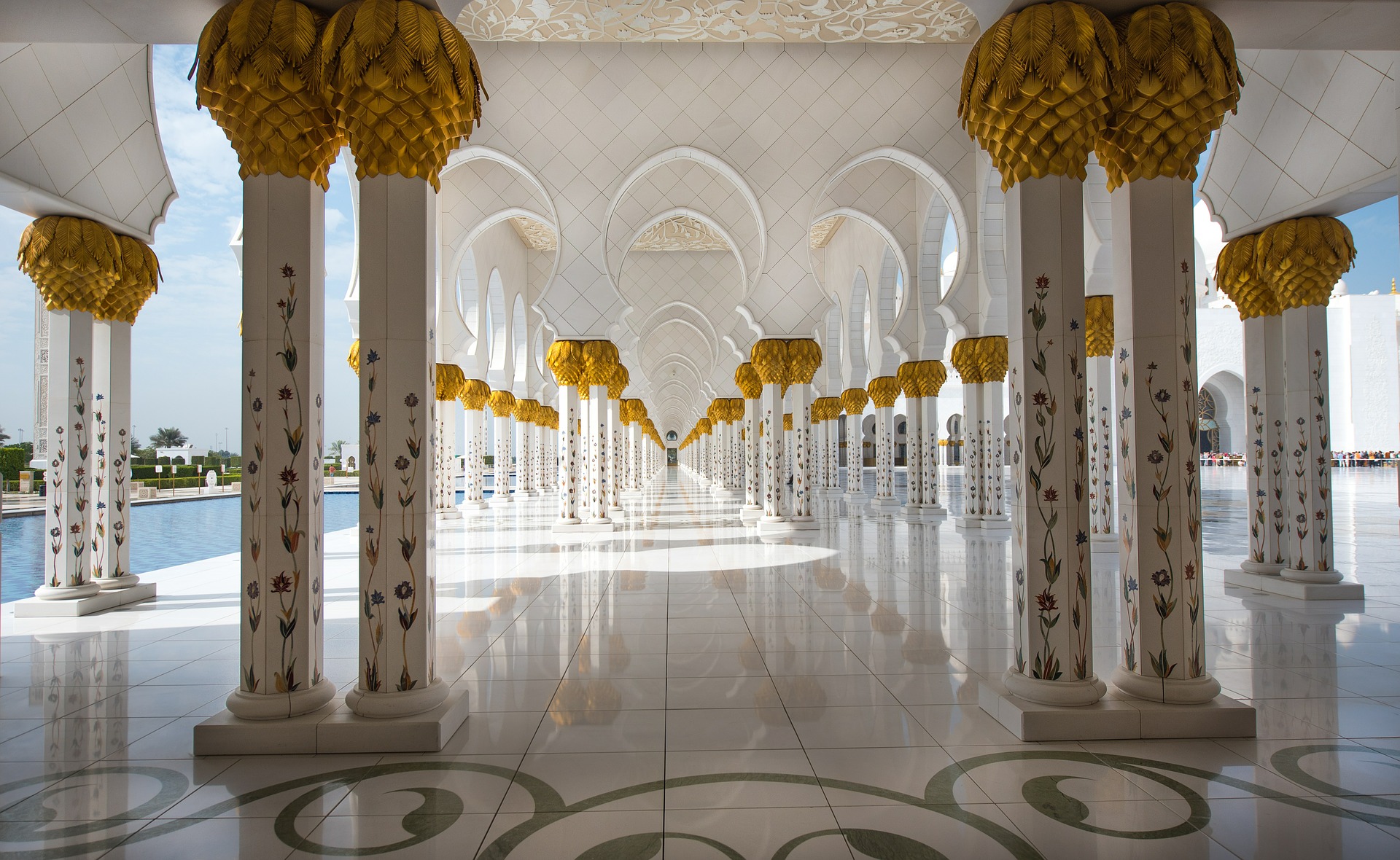etihad airways mosque inside